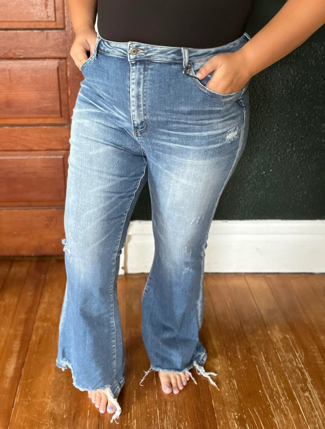 Risen Dark Vintage Wash Flare Jeans - size 2XL (18W-20W)