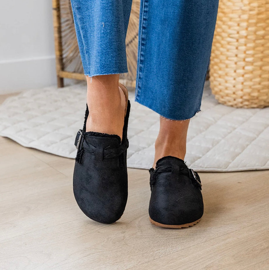 Very G Iris Braided Clogs-Black