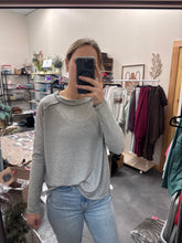 Load image into Gallery viewer, Hi-Low Long Sleeve