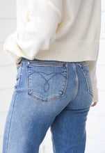 Load image into Gallery viewer, Judy Blue High Rise Medium Vintage Wash Thermal Straight Leg Jeans