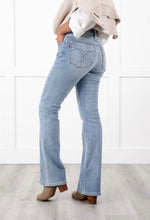 Load image into Gallery viewer, Judy Blue Bunny Slope Mid Rise Light Wash Thermal Bootcut Jeans